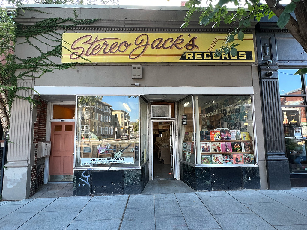Stereo Jack's Records packing up after 40 years, relocating under new