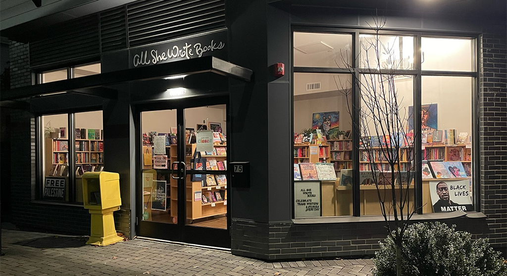 「彼女が書いたすべての本」は、政治的困難な時期をきっかけに結婚式の主催を開始